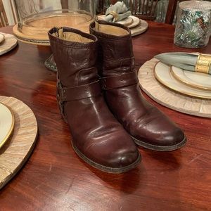 Beautiful Frye Boots! Perfect for Fall! Size 8 1/2